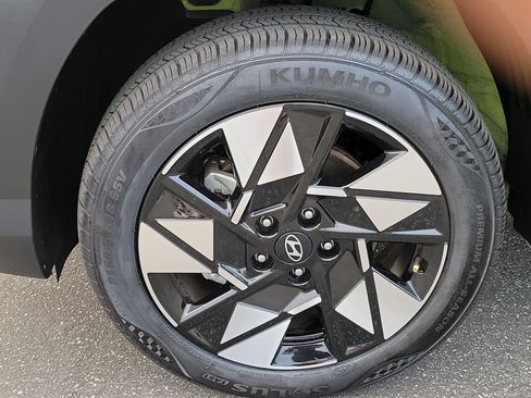 Certified 2025 Hyundai Kona SEL AWD/4WD image 10
