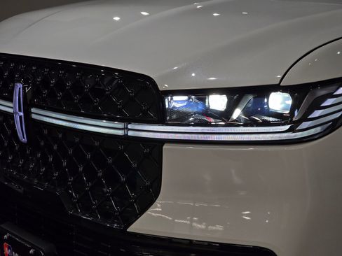 New 2025 Lincoln Navigator Reserve w/ Jet Appearance Package image 11