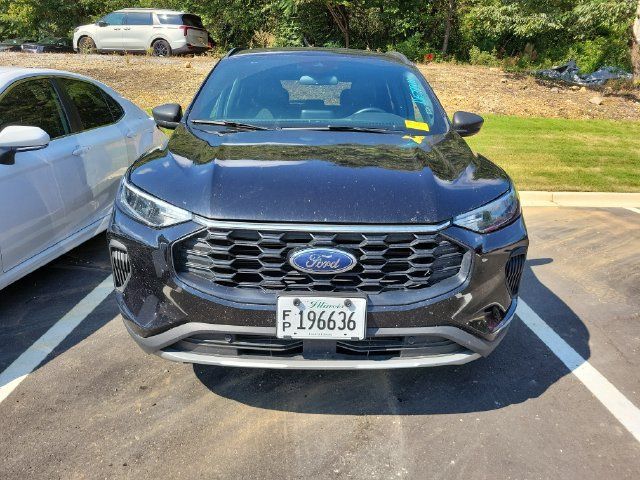 Used 2025 Ford Escape ST-Line AWD/4WD image 2