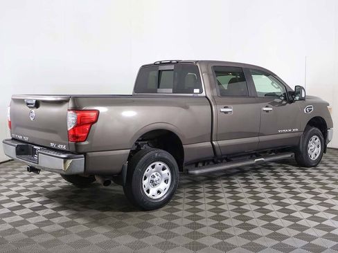 Used 2017 Nissan Titan SV image 7