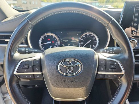 Used 2022 Toyota Highlander XSE image 19