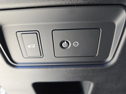 New 2025 Land Rover Discovery S image 28