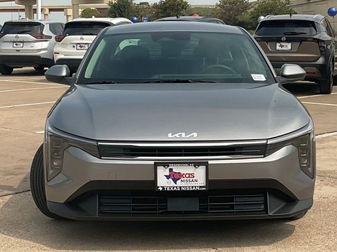 Used 2025 Kia K4 FWD image 2