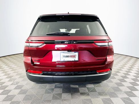 Certified 2023 Jeep Grand Cherokee Limited w/ Black Appearance Package AWD/4WD image 10