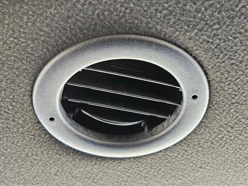 Used 2017 Ford Expedition XLT w/ Equipment Group 202A RWD image 18