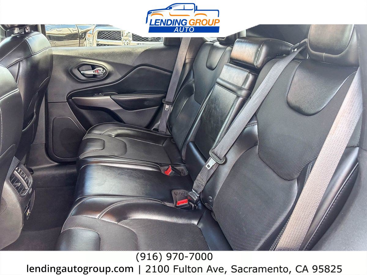 Used 2019 Jeep Cherokee Limited AWD/4WD image 17