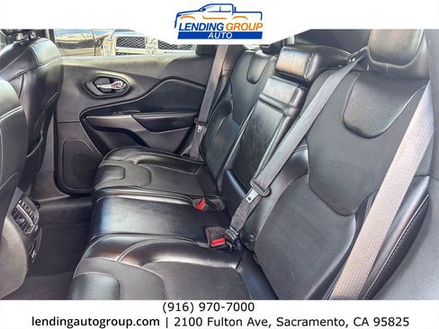 Used 2019 Jeep Cherokee Limited AWD/4WD image 17