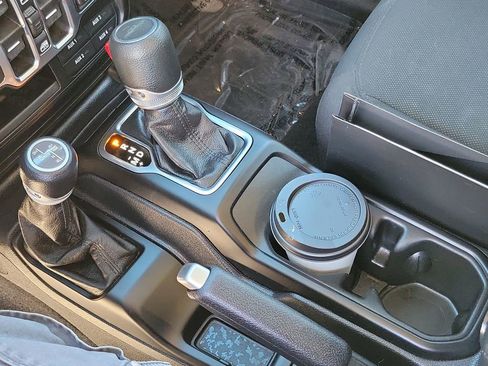 Certified 2023 Jeep Gladiator Willys image 11