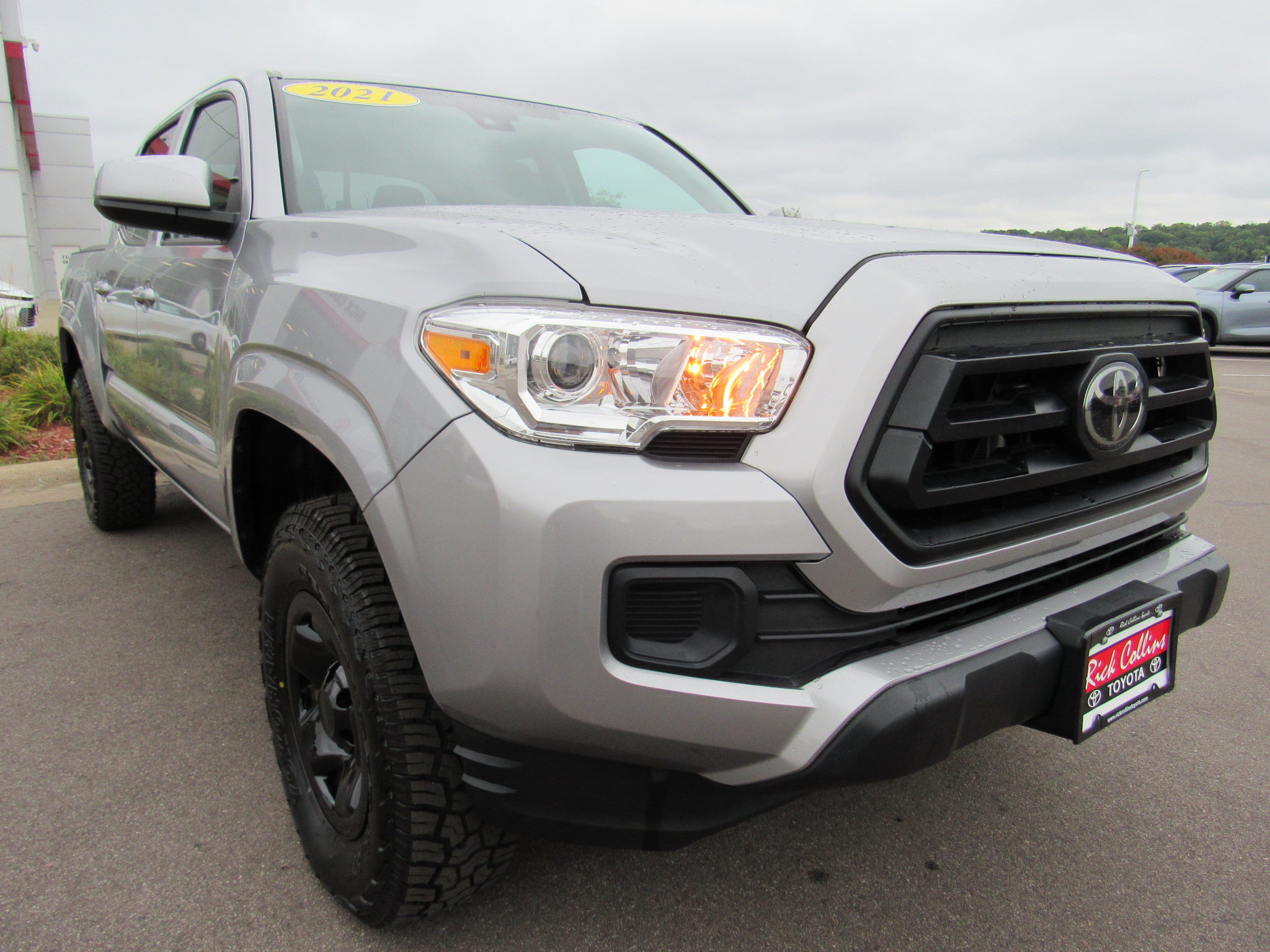 Used 2021 Toyota Tacoma SR AWD/4WD image 4