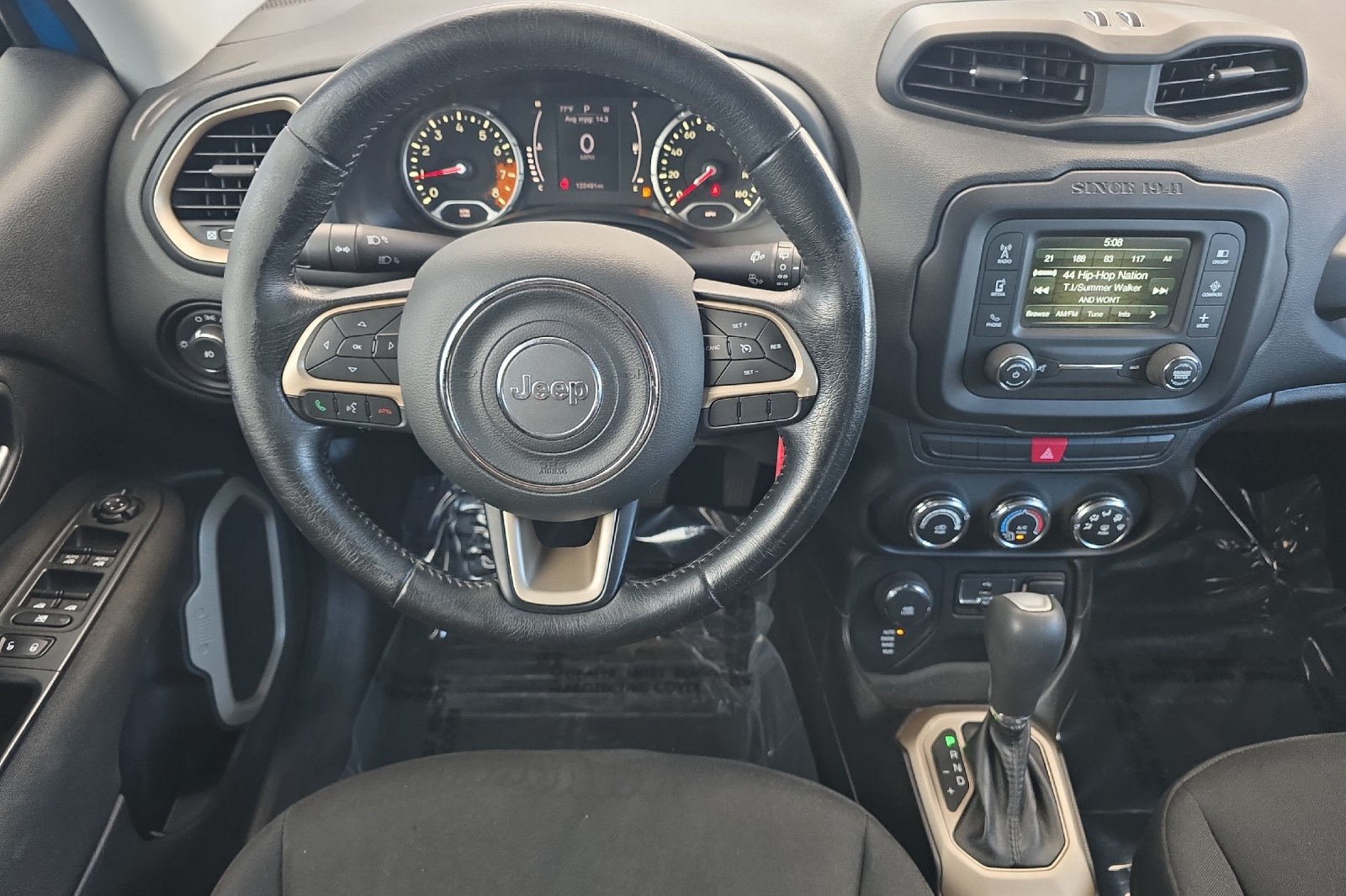 Used 2015 Jeep Renegade Latitude AWD/4WD image 14