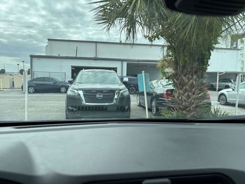 Used 2025 Nissan Versa SV FWD image 17