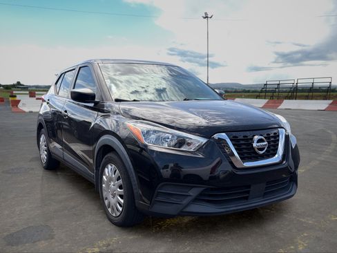 Used 2020 Nissan Kicks S FWD image 2