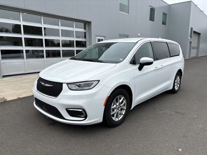 Used 2023 Chrysler Pacifica Touring-L