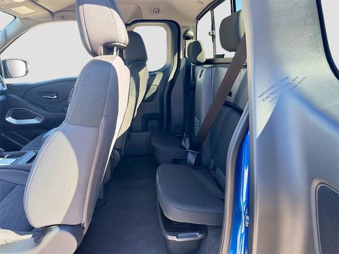 Used 2024 Nissan Frontier SV w/ SV Convenience Package image 24