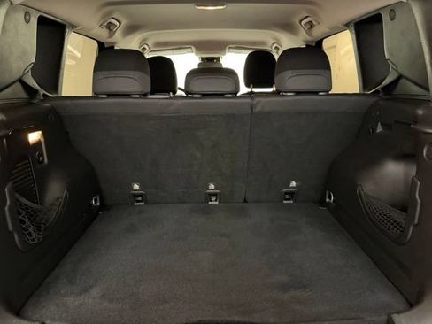Used 2018 Jeep Renegade Latitude FWD image 28