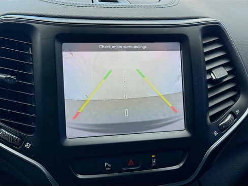 Used 2021 Jeep Cherokee Latitude Lux w/ Comfort/Convenience Group image 10