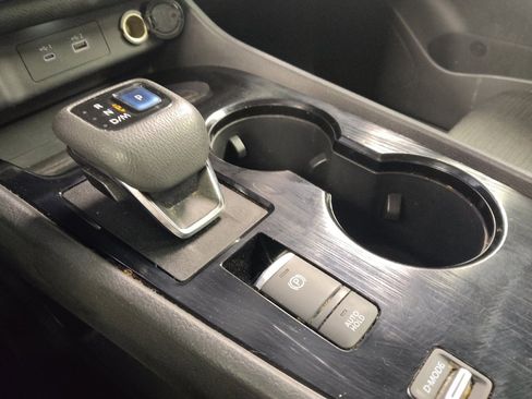 Used 2022 Nissan Rogue SV image 26