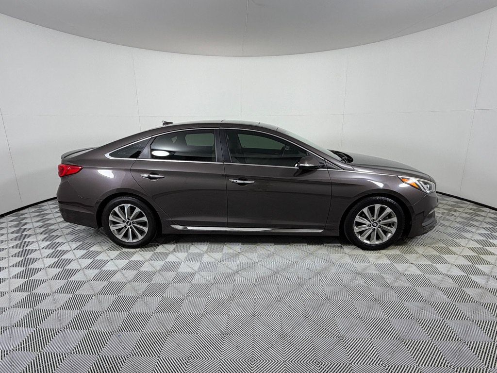 Used 2016 Hyundai Sonata Sport w/ Option Group 1V FWD image 4