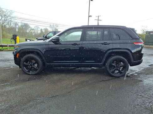 Used 2023 Jeep Grand Cherokee Altitude image 6