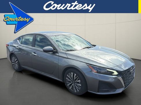 Used 2023 Nissan Altima 2.5 SV FWD image 1