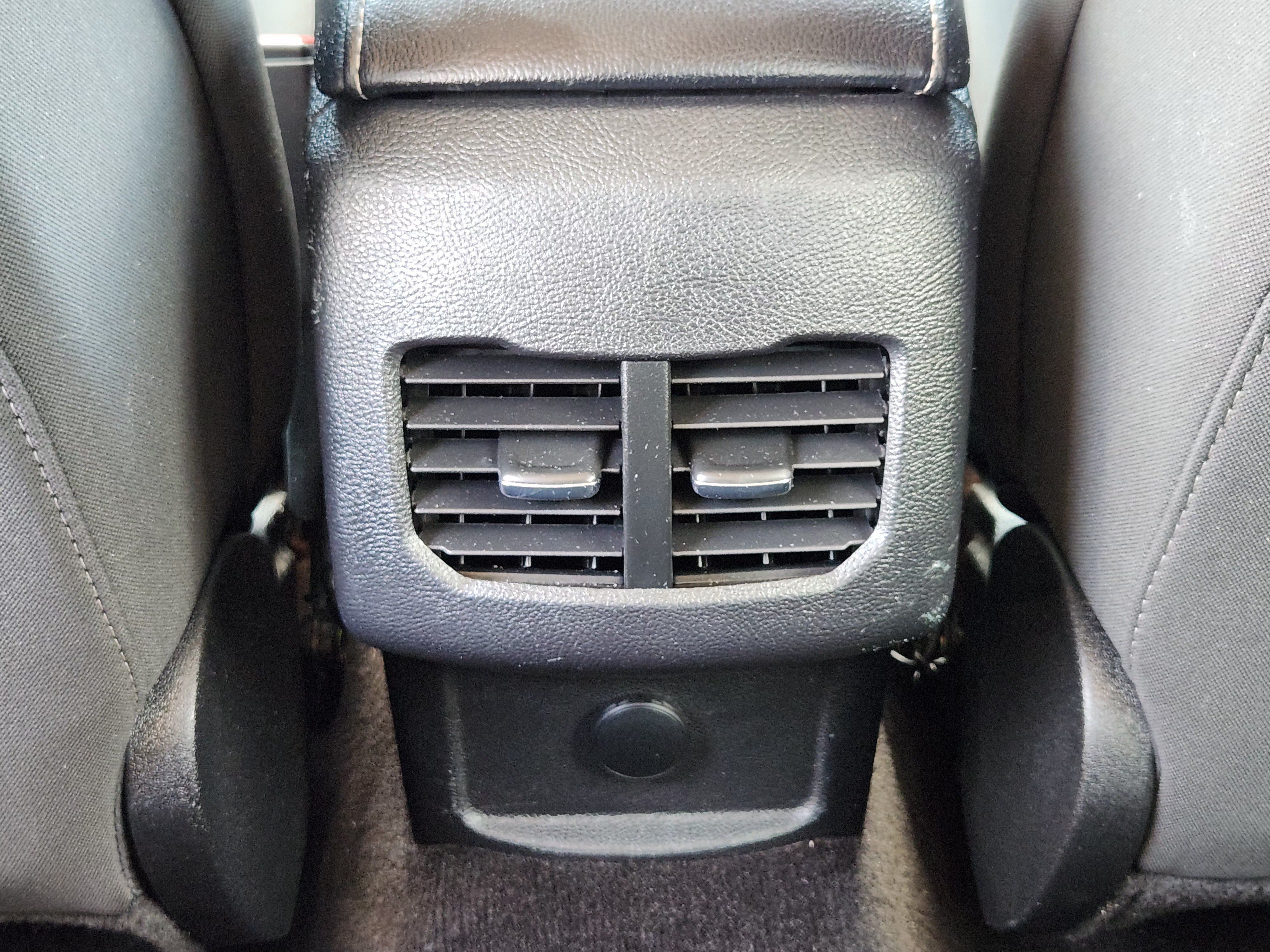 Used 2019 Ford Fusion SE FWD image 31