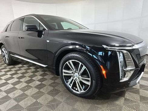 Used 2024 Cadillac Lyriq Luxury AWD/4WD image 2