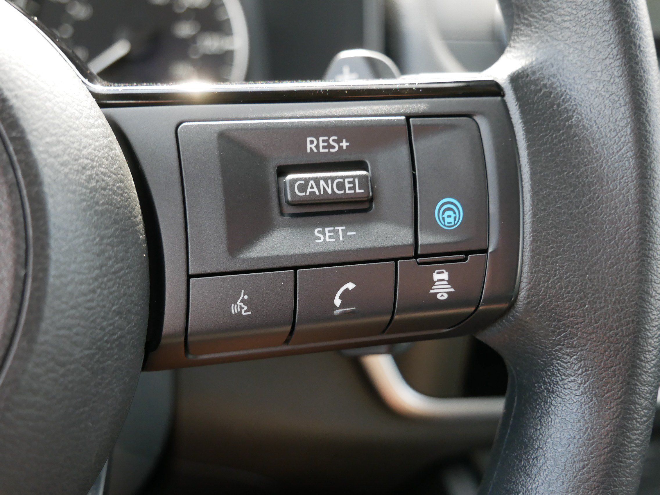 Used 2023 Nissan Rogue SV AWD/4WD image 28