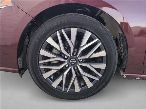 Used 2024 Nissan Altima 2.5 SV image 23