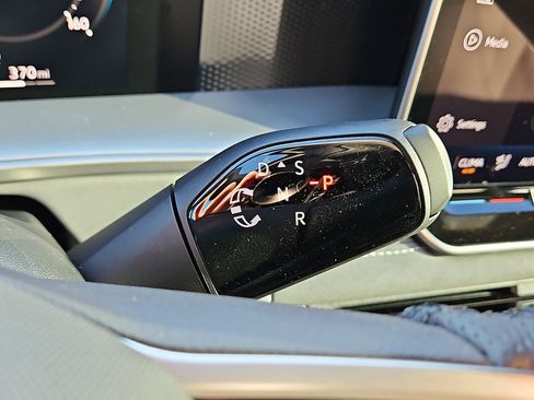 New 2026 Volkswagen Tiguan SE R-Line image 19