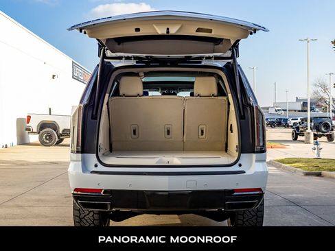 Used 2026 Cadillac Escalade Platinum Sport w/ LPO, ONYX Package image 9