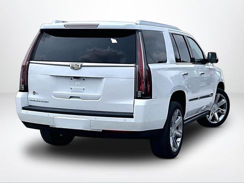 Used 2018 Cadillac Escalade Premium Luxury AWD/4WD image 3