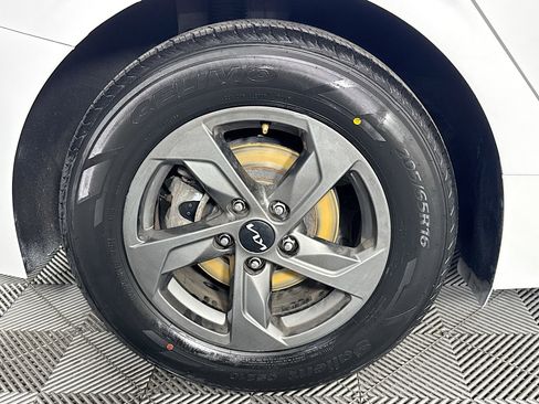 Used 2023 Kia K5 LXS image 32