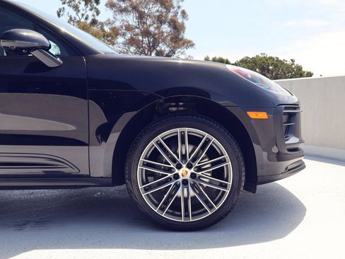 Certified 2025 Porsche Macan AWD/4WD image 11