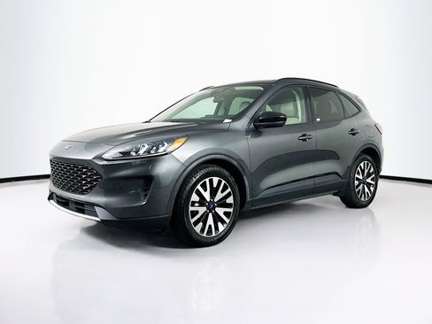 Used 2020 Ford Escape SE Sport image 3