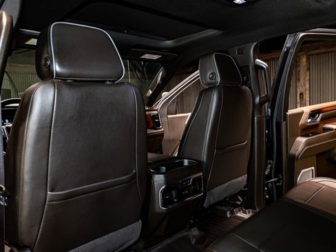 Used 2024 GMC Sierra 3500 Denali w/ Denali Reserve Package image 27