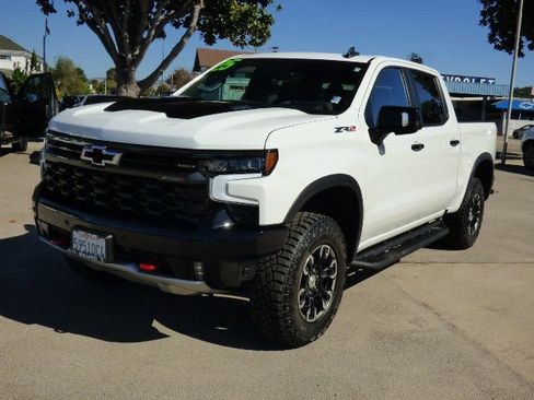 Used 2025 Chevrolet Silverado 1500 ZR2 w/ Technology Package image 37