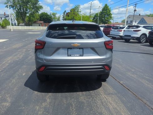 Certified 2024 Chevrolet Trax LS w/ LS Convenience Package FWD image 8