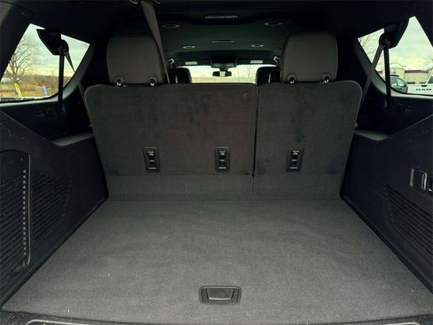 Used 2022 GMC Yukon XL SLT w/ SLT Luxury Package image 8