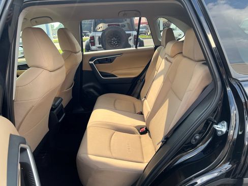 Used 2019 Toyota RAV4 LE w/ All Weather Liner Package AWD/4WD image 35