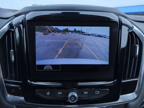 Used 2021 Chevrolet Traverse LT FWD image 20