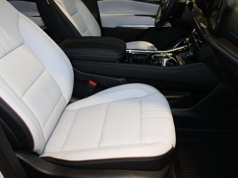 New 2026 Chevrolet Traverse High Country w/ LPO, Floor Liner Package image 17