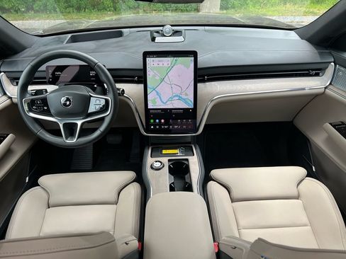 Certified 2025 Volvo EX90 Ultra AWD/4WD image 25