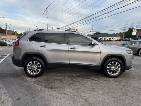 Used 2021 Jeep Cherokee Latitude Plus w/ Mopar Interior Package image 8