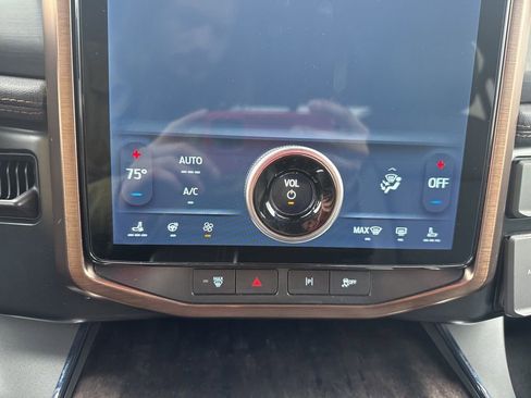 Used 2022 Ford F150 Lightning Lariat image 35