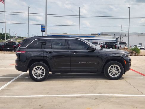 Used 2025 Jeep Grand Cherokee Laredo X RWD image 7