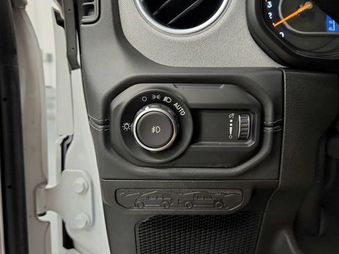 Used 2025 Jeep Wrangler Unlimited Sahara AWD/4WD image 27