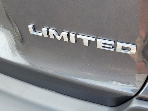 Used 2022 Jeep Cherokee Limited AWD/4WD image 37