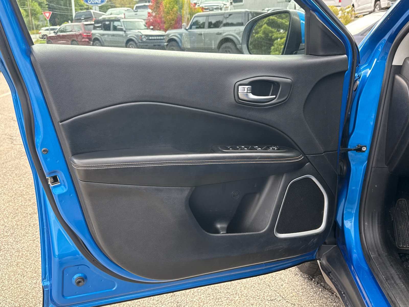 Used 2019 Jeep Compass Latitude w/ Popular Equipment Group AWD/4WD image 9