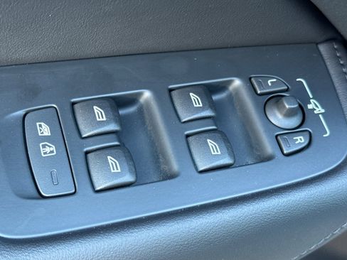 Used 2023 Volvo XC60 B5 Plus w/ Protection Package Premier image 11