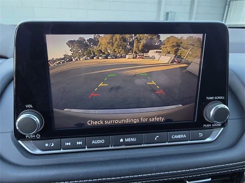 Used 2022 Nissan Rogue SV image 6